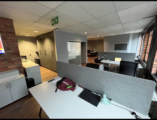 190M² OFFICE TO LET IN GREEN POINT